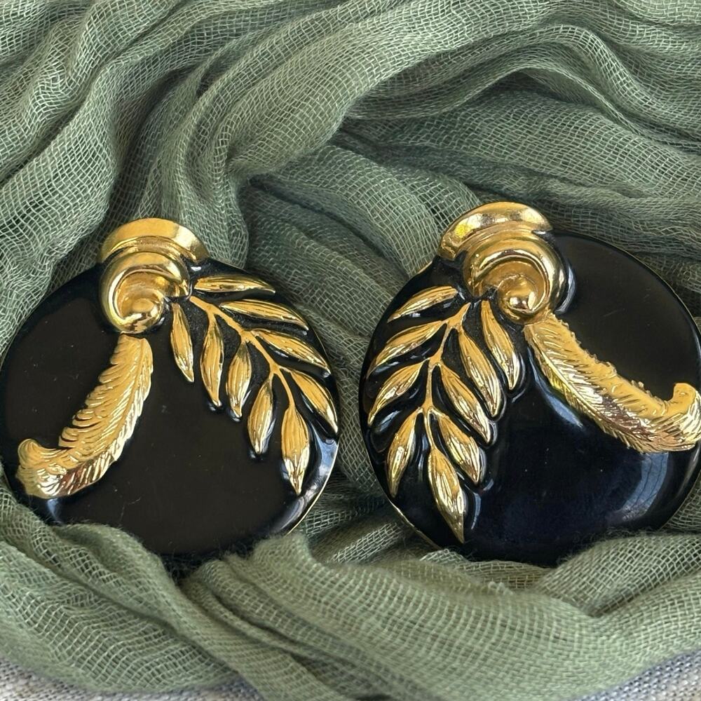 1980's Elegant Vintage Gold-Tone Leaf on Black Enamel Round Post Earrings